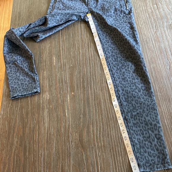 Democracy ladies animal print jeans in size 2. Black and gray. - Picture 9 of 9